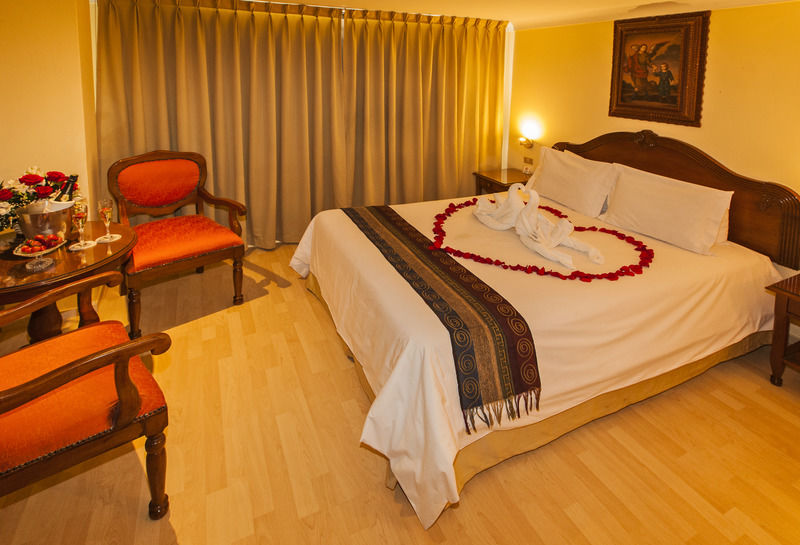 Hotel Agustos Cuzco Esterno foto